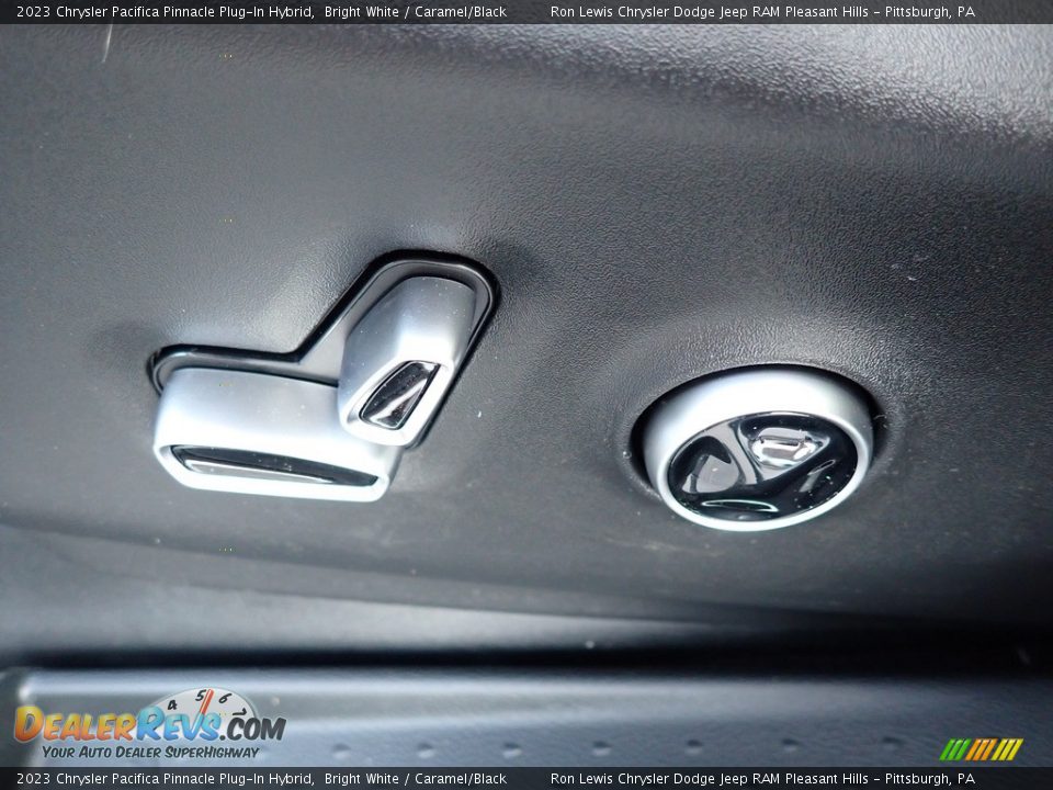 2023 Chrysler Pacifica Pinnacle Plug-In Hybrid Bright White / Caramel/Black Photo #17
