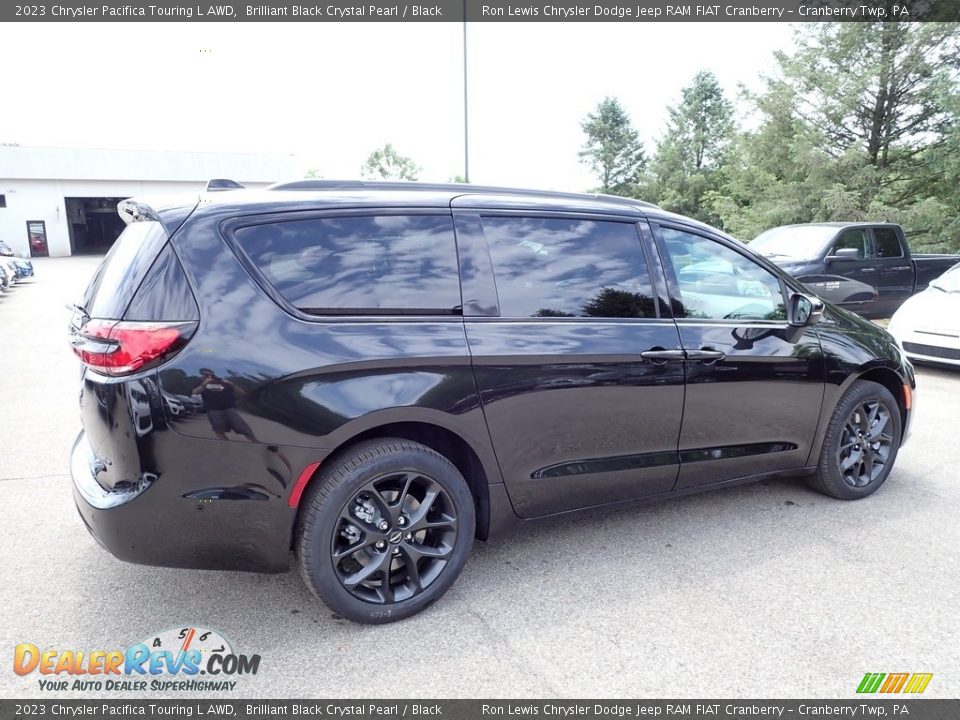 2023 Chrysler Pacifica Touring L AWD Brilliant Black Crystal Pearl / Black Photo #5