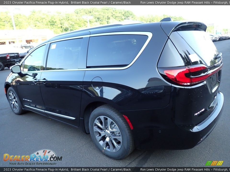 2023 Chrysler Pacifica Pinnacle Plug-In Hybrid Brilliant Black Crystal Pearl / Caramel/Black Photo #3