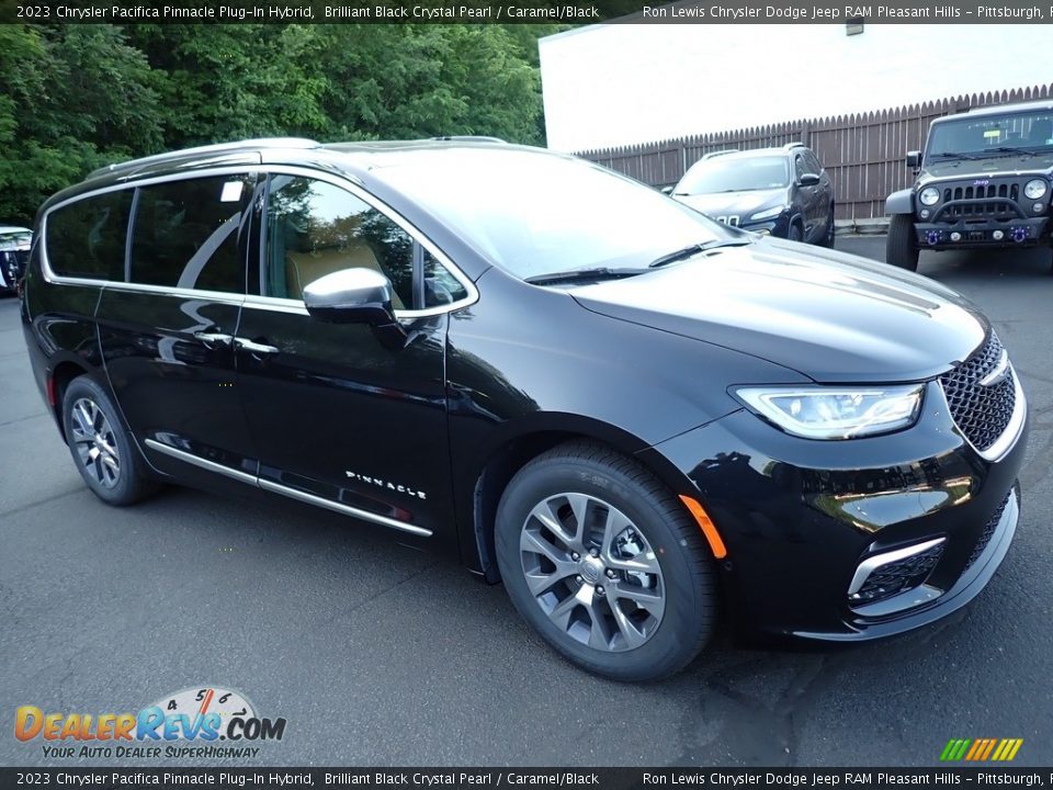 2023 Chrysler Pacifica Pinnacle Plug-In Hybrid Brilliant Black Crystal Pearl / Caramel/Black Photo #8