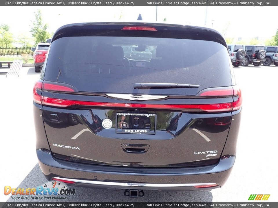 2023 Chrysler Pacifica Limited AWD Brilliant Black Crystal Pearl / Black/Alloy Photo #4