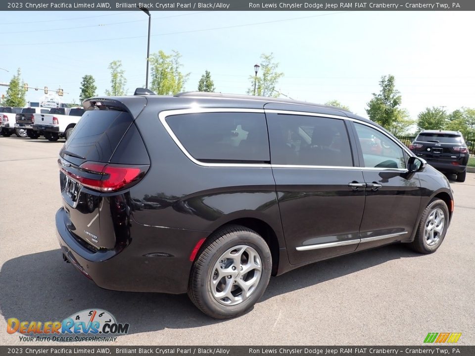 2023 Chrysler Pacifica Limited AWD Brilliant Black Crystal Pearl / Black/Alloy Photo #5