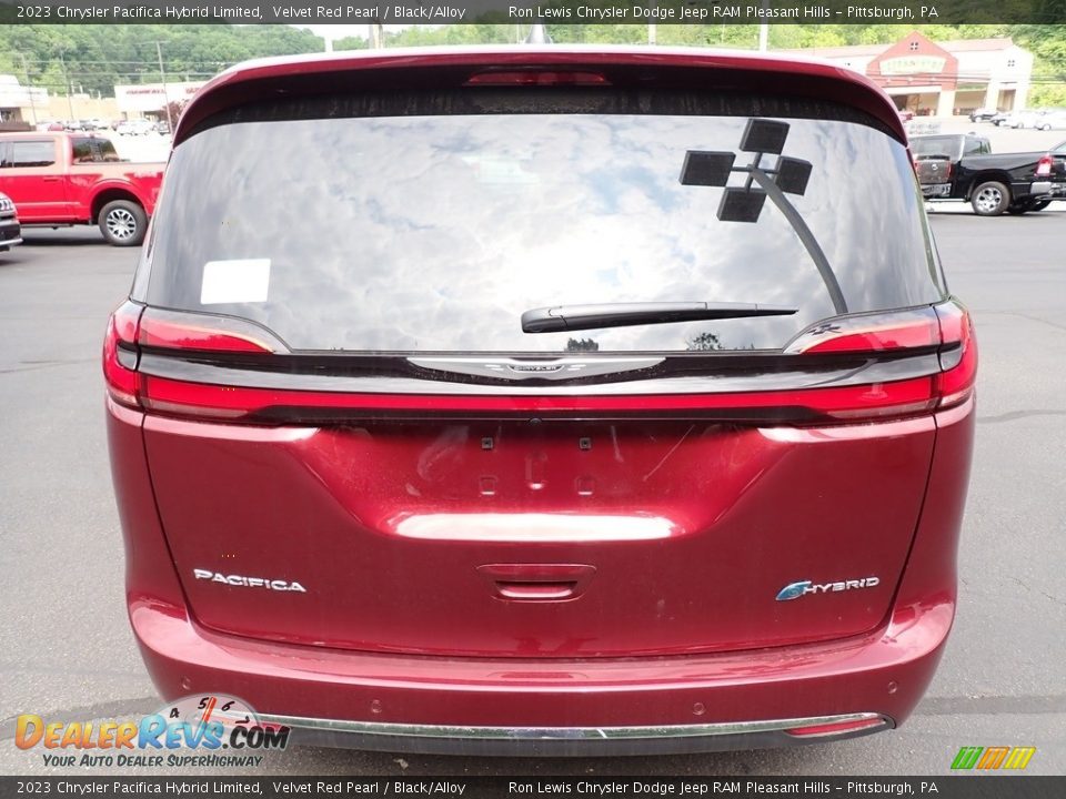 2023 Chrysler Pacifica Hybrid Limited Velvet Red Pearl / Black/Alloy Photo #4