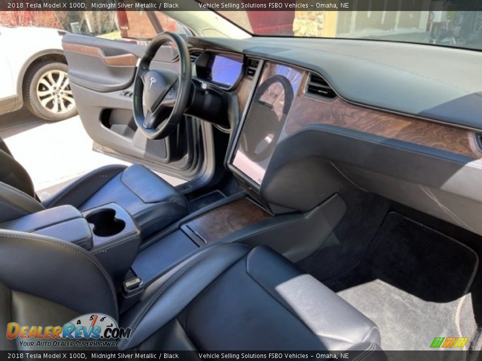 Dashboard of 2018 Tesla Model X 100D Photo #7