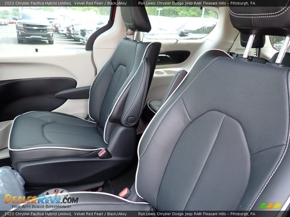 2023 Chrysler Pacifica Hybrid Limited Velvet Red Pearl / Black/Alloy Photo #12