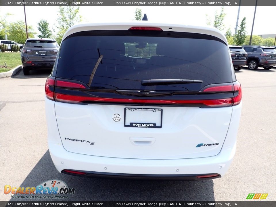 2023 Chrysler Pacifica Hybrid Limited Bright White / Black Photo #4