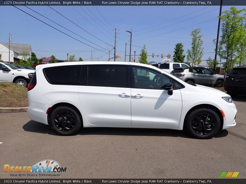 2023 Chrysler Pacifica Hybrid Limited Bright White / Black Photo #6