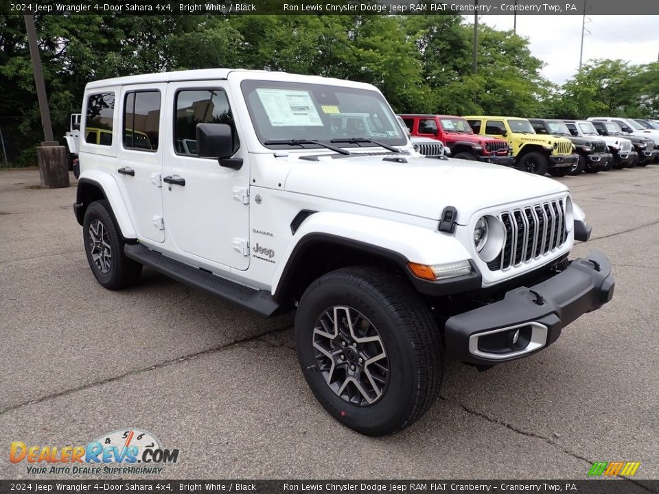 Front 3/4 View of 2024 Jeep Wrangler 4-Door Sahara 4x4 Photo #7