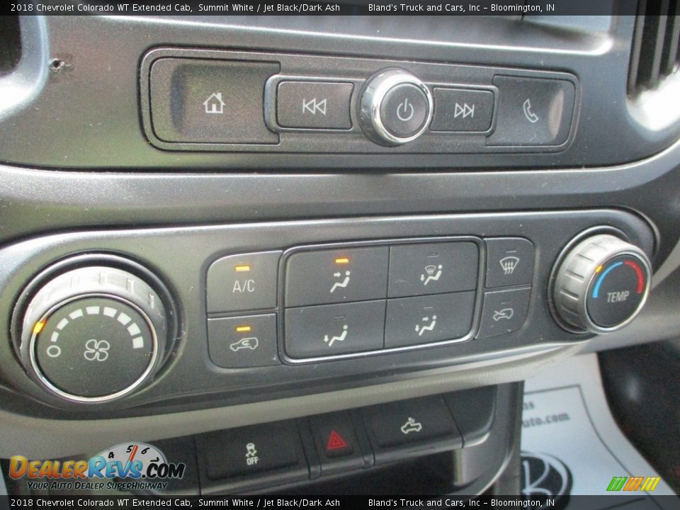 Controls of 2018 Chevrolet Colorado WT Extended Cab Photo #18