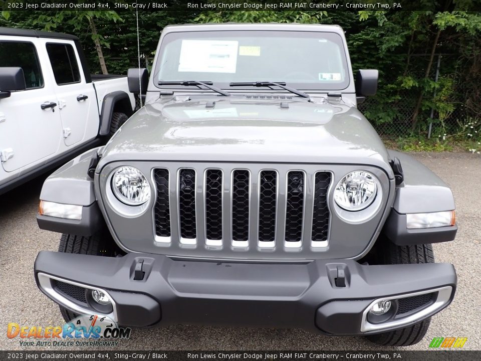 2023 Jeep Gladiator Overland 4x4 Sting-Gray / Black Photo #2