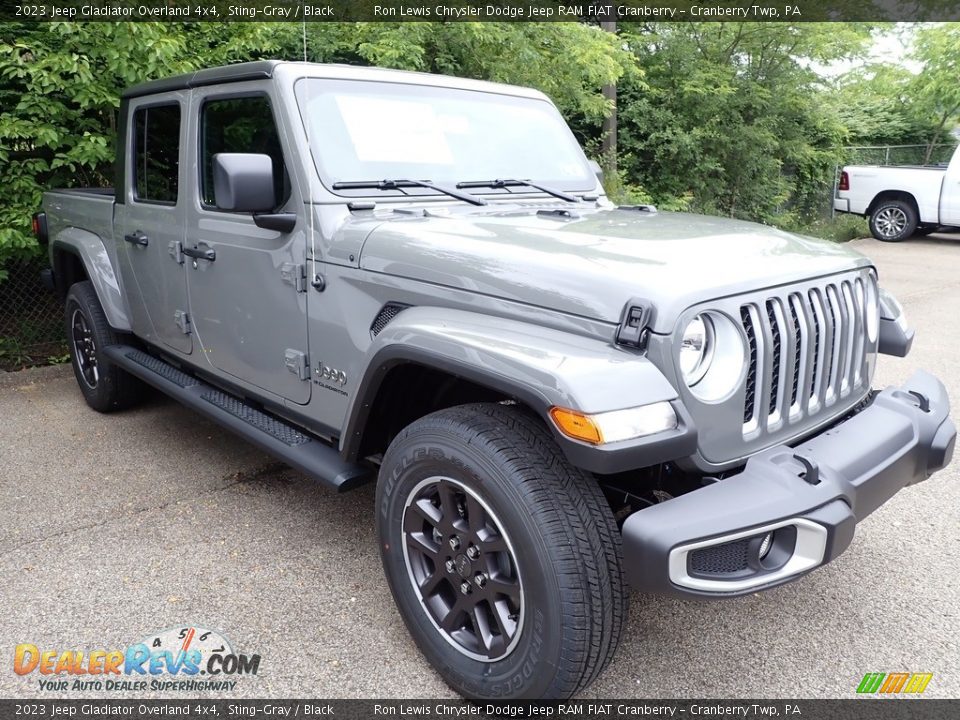 2023 Jeep Gladiator Overland 4x4 Sting-Gray / Black Photo #3