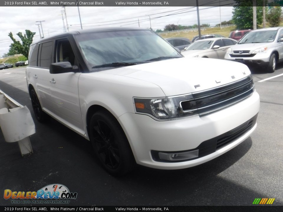 Front 3/4 View of 2019 Ford Flex SEL AWD Photo #6