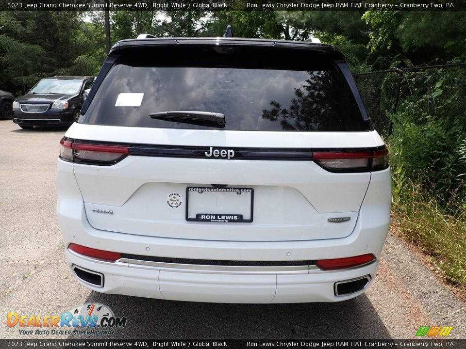 2023 Jeep Grand Cherokee Summit Reserve 4WD Bright White / Global Black Photo #4