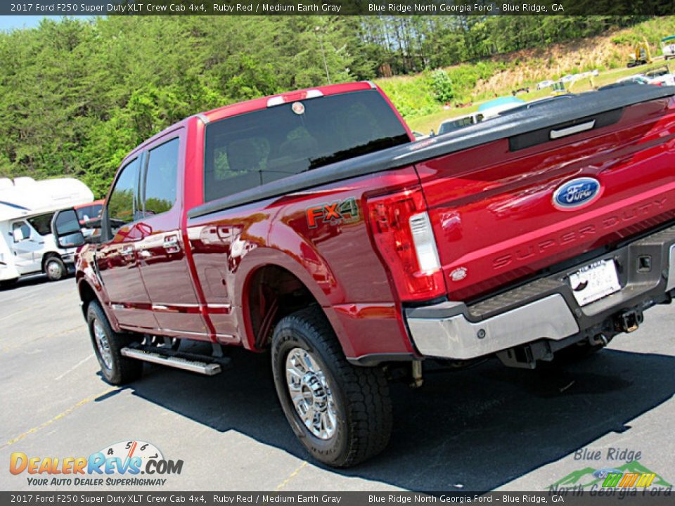 2017 Ford F250 Super Duty XLT Crew Cab 4x4 Ruby Red / Medium Earth Gray Photo #31