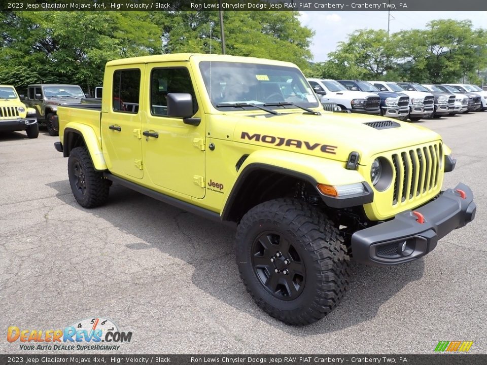 Front 3/4 View of 2023 Jeep Gladiator Mojave 4x4 Photo #8