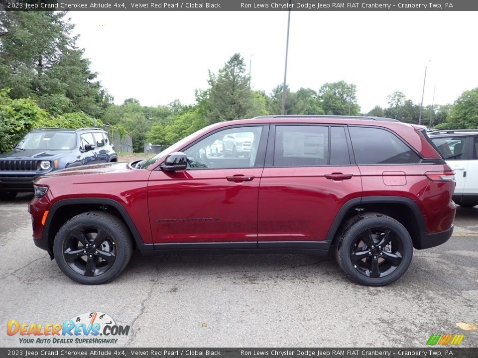 2023 Jeep Grand Cherokee Altitude 4x4 Velvet Red Pearl / Global Black Photo #2