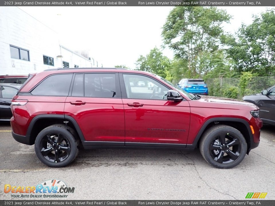 2023 Jeep Grand Cherokee Altitude 4x4 Velvet Red Pearl / Global Black Photo #6