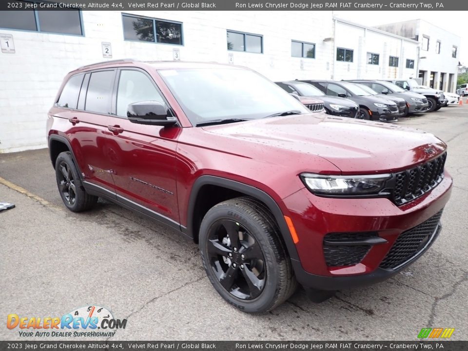 2023 Jeep Grand Cherokee Altitude 4x4 Velvet Red Pearl / Global Black Photo #7