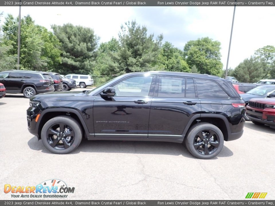 2023 Jeep Grand Cherokee Altitude 4x4 Diamond Black Crystal Pearl / Global Black Photo #2