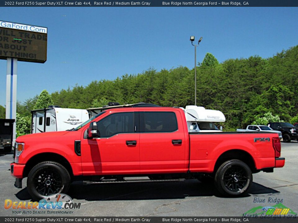 2022 Ford F250 Super Duty XLT Crew Cab 4x4 Race Red / Medium Earth Gray Photo #2