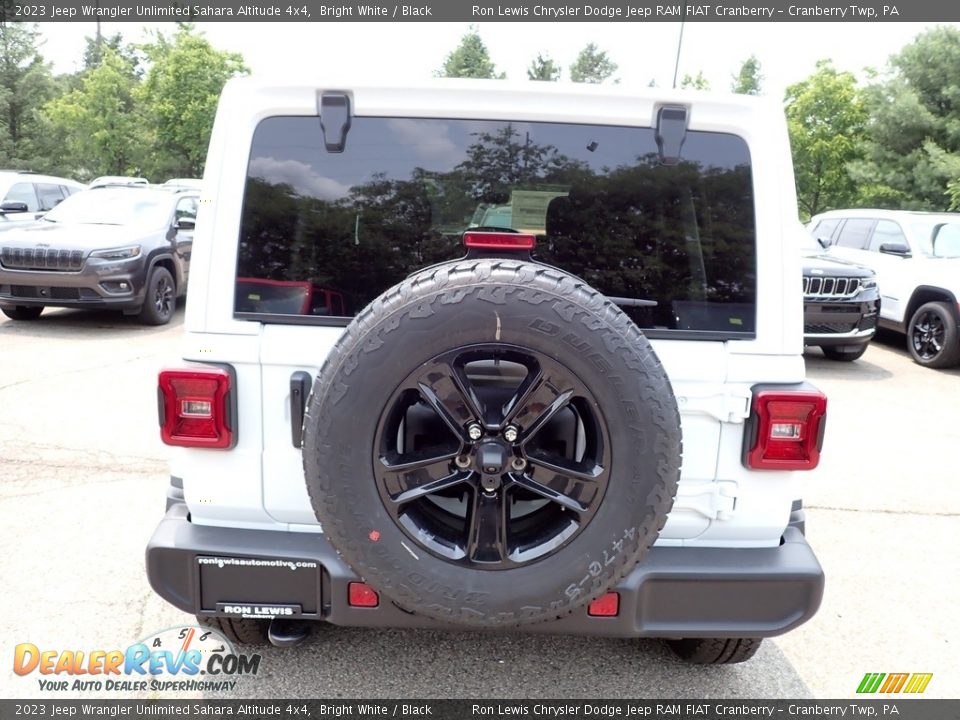 2023 Jeep Wrangler Unlimited Sahara Altitude 4x4 Bright White / Black Photo #4