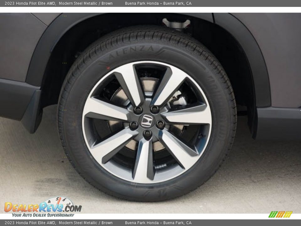 2023 Honda Pilot Elite AWD Modern Steel Metallic / Brown Photo #8