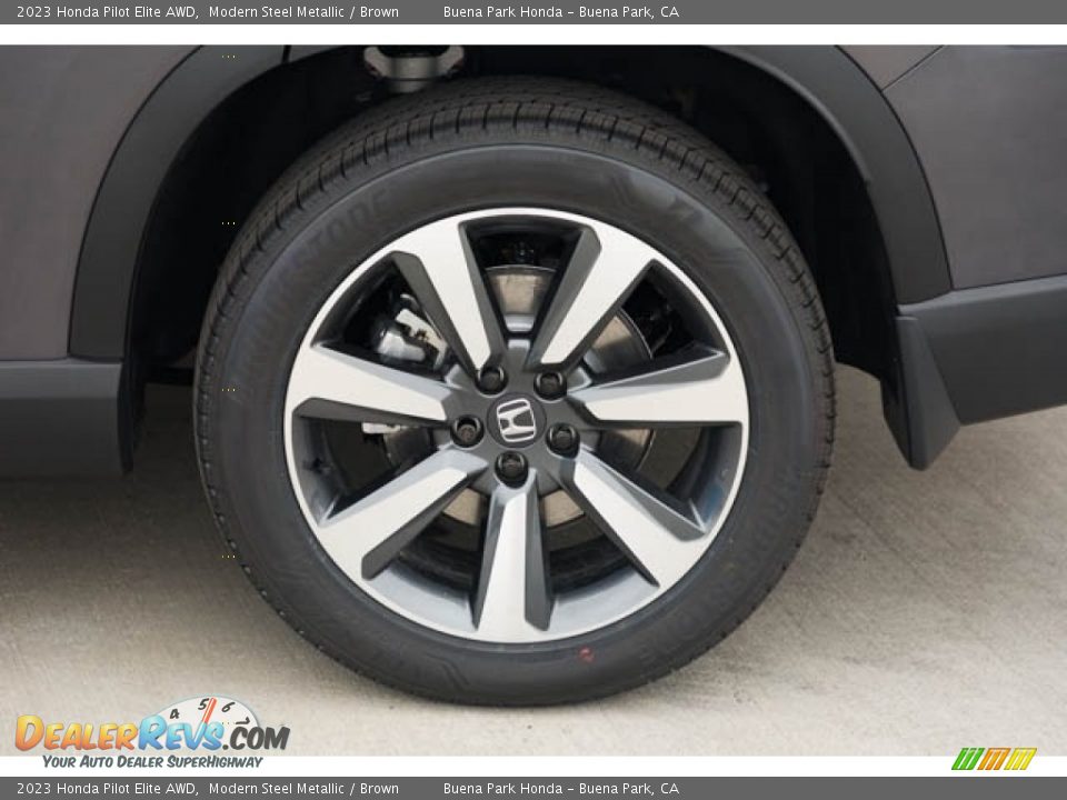 2023 Honda Pilot Elite AWD Modern Steel Metallic / Brown Photo #10