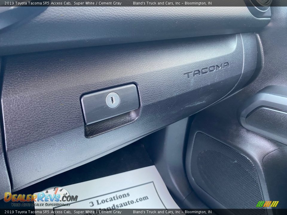 2019 Toyota Tacoma SR5 Access Cab Super White / Cement Gray Photo #9