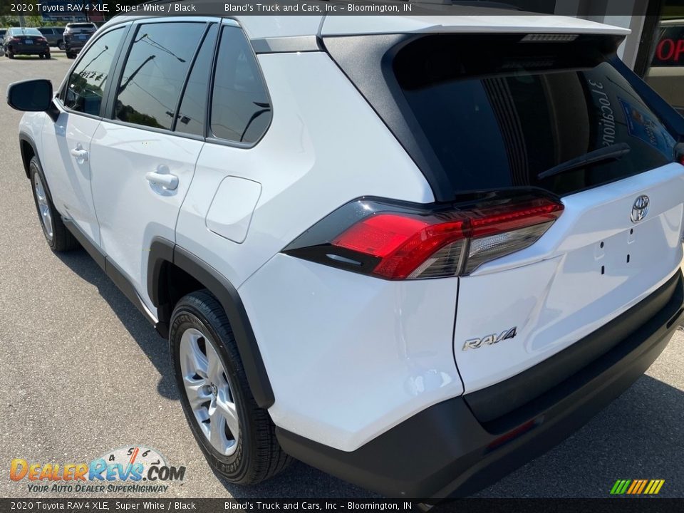 2020 Toyota RAV4 XLE Super White / Black Photo #9