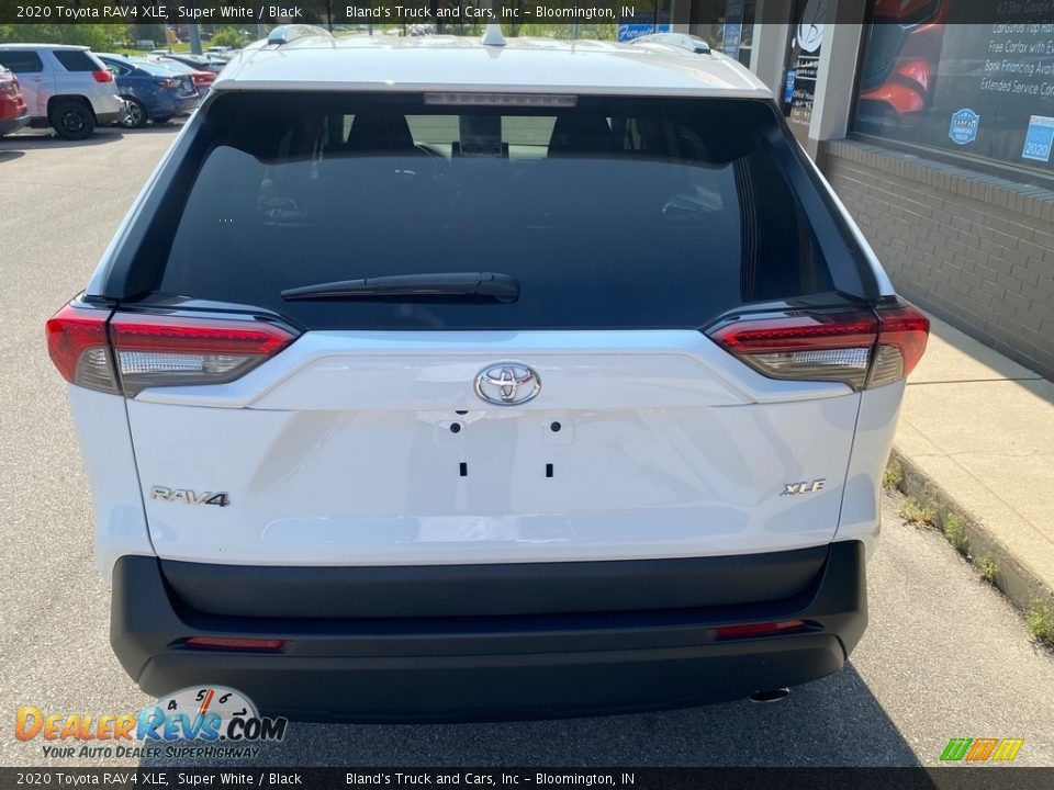 2020 Toyota RAV4 XLE Super White / Black Photo #10