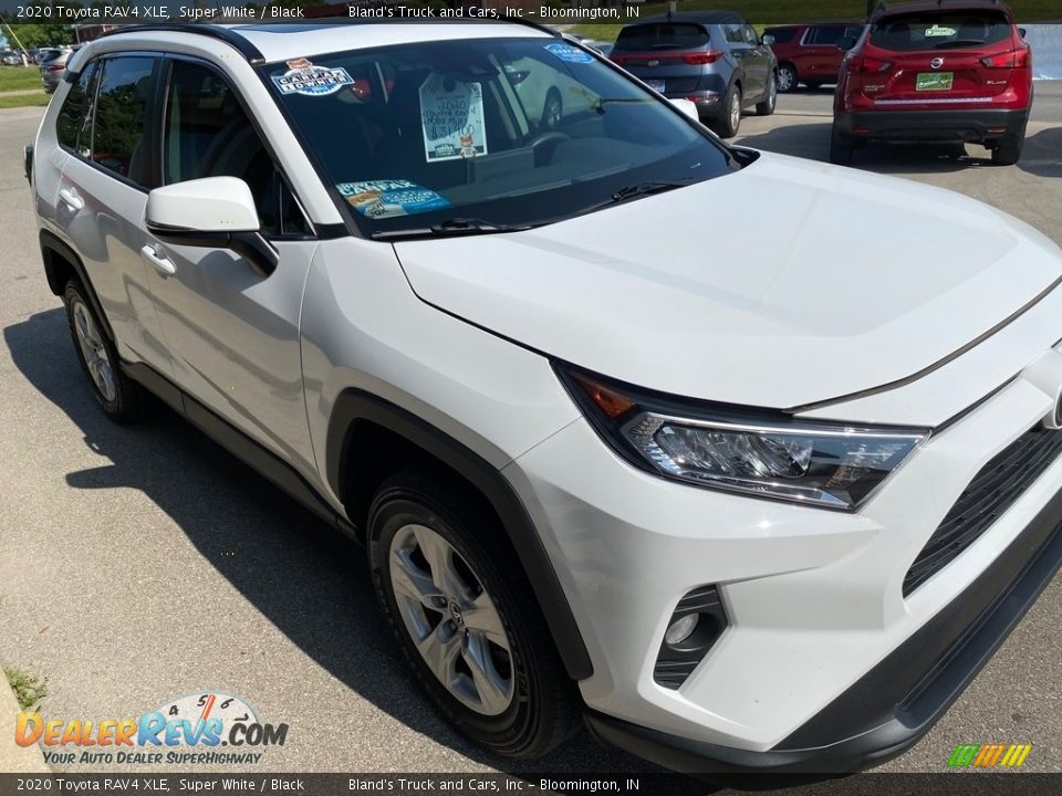 2020 Toyota RAV4 XLE Super White / Black Photo #12