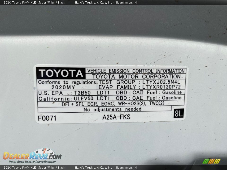 2020 Toyota RAV4 XLE Super White / Black Photo #35