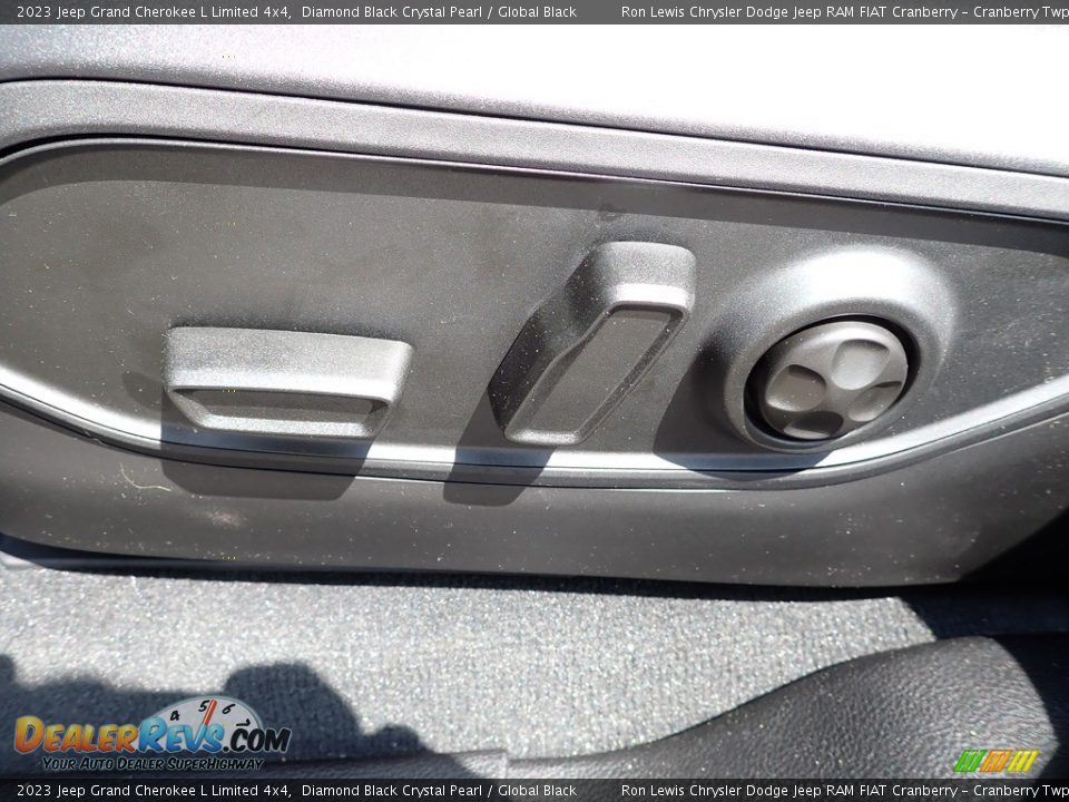 2023 Jeep Grand Cherokee L Limited 4x4 Diamond Black Crystal Pearl / Global Black Photo #16