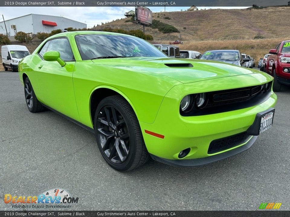 Front 3/4 View of 2019 Dodge Challenger SXT Photo #1