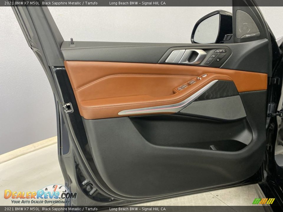 Door Panel of 2021 BMW X7 M50i Photo #13
