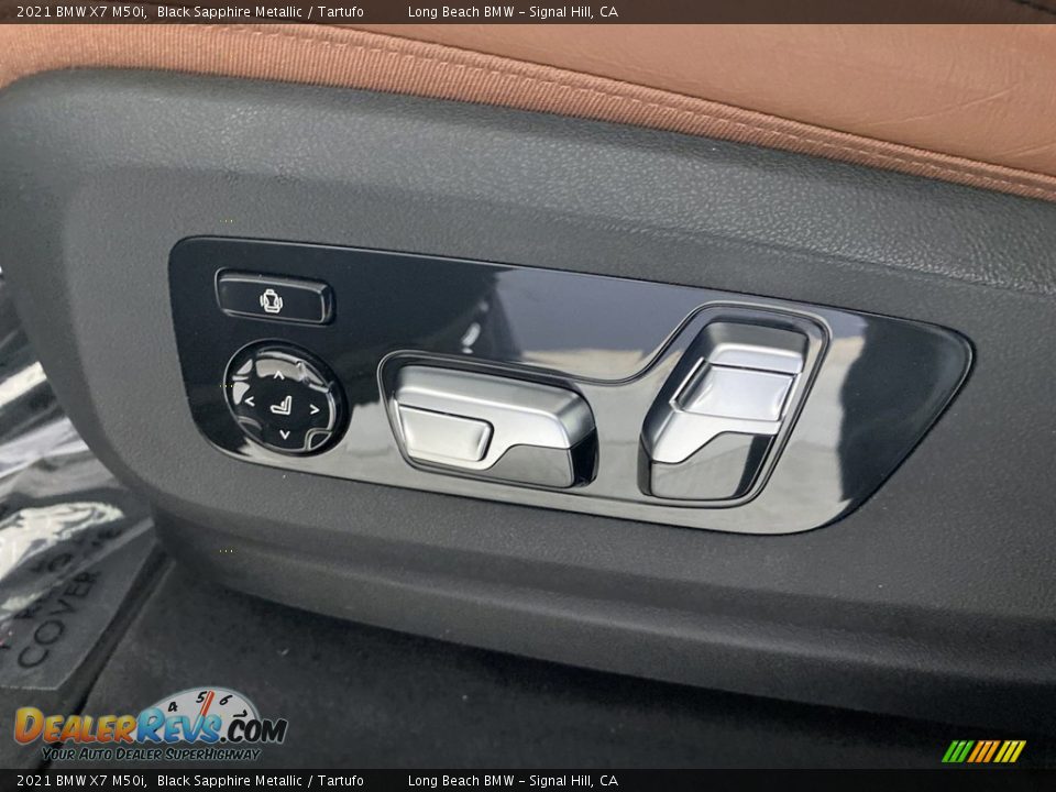 Front Seat of 2021 BMW X7 M50i Photo #15