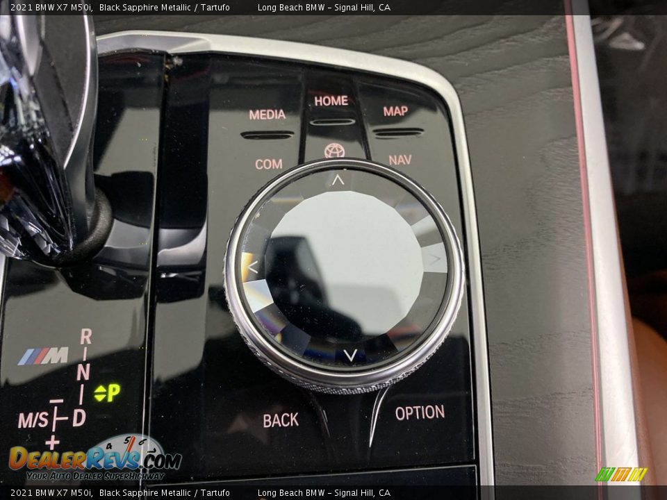 Controls of 2021 BMW X7 M50i Photo #29
