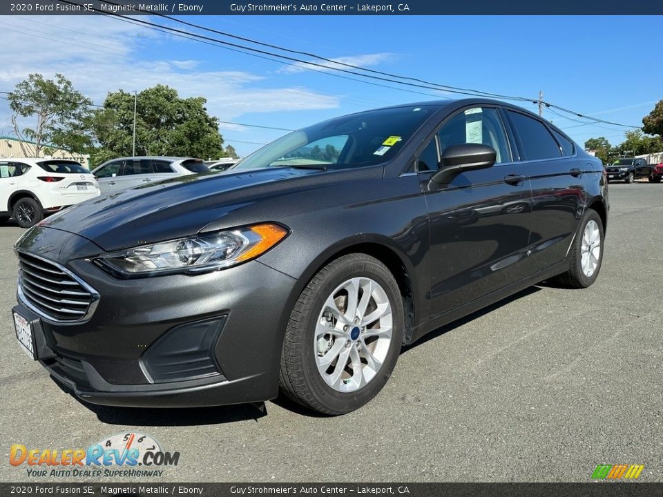 Front 3/4 View of 2020 Ford Fusion SE Photo #3