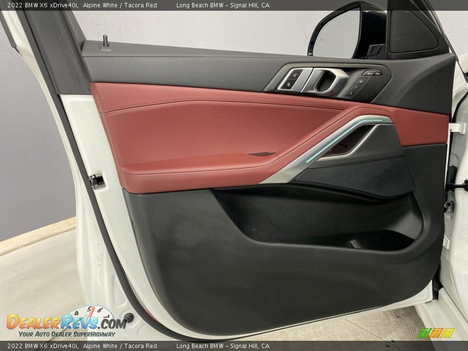 Door Panel of 2022 BMW X6 xDrive40i Photo #12