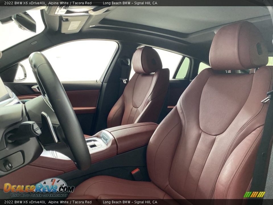 Front Seat of 2022 BMW X6 xDrive40i Photo #16
