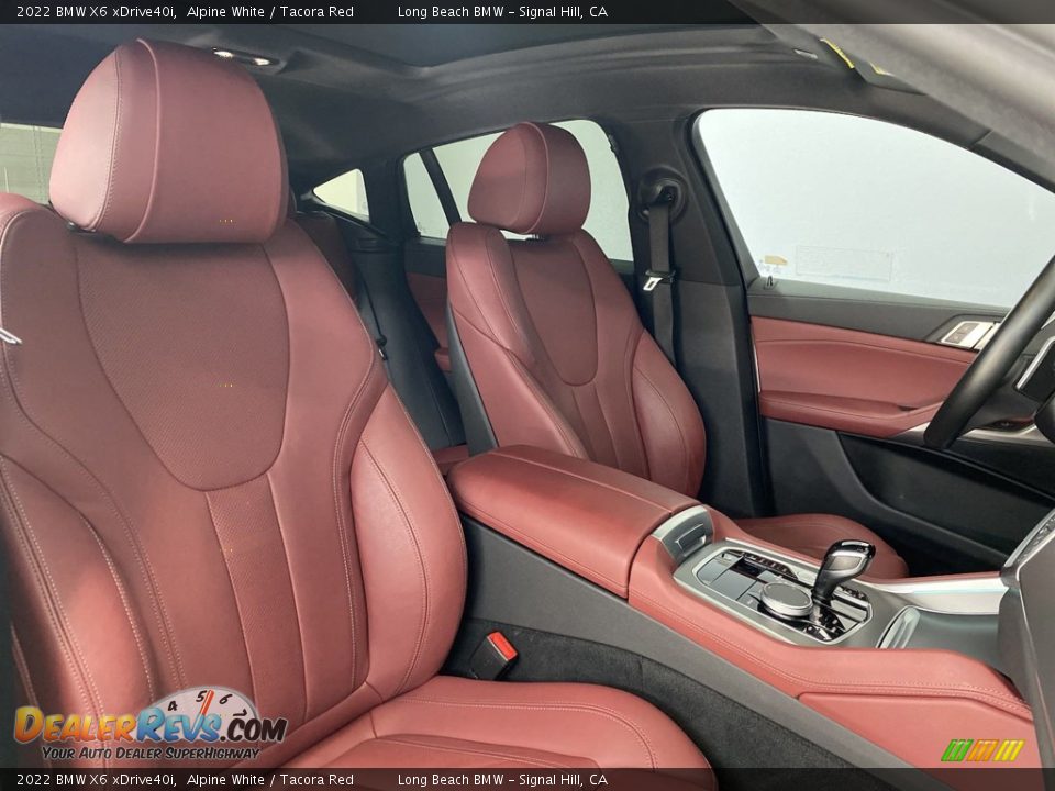 Front Seat of 2022 BMW X6 xDrive40i Photo #33