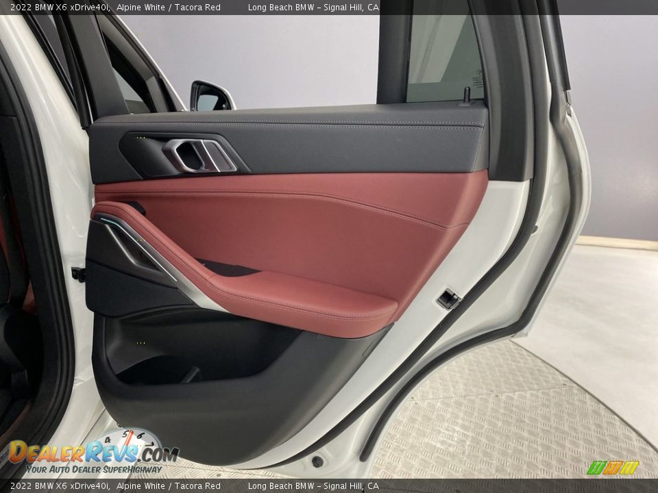 Door Panel of 2022 BMW X6 xDrive40i Photo #34