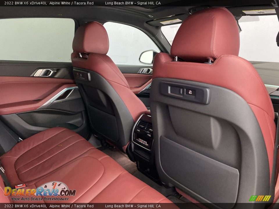 Rear Seat of 2022 BMW X6 xDrive40i Photo #35