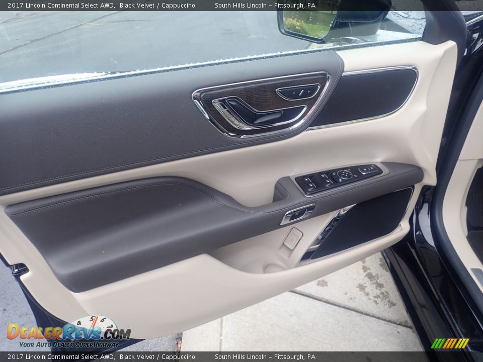 Door Panel of 2017 Lincoln Continental Select AWD Photo #19