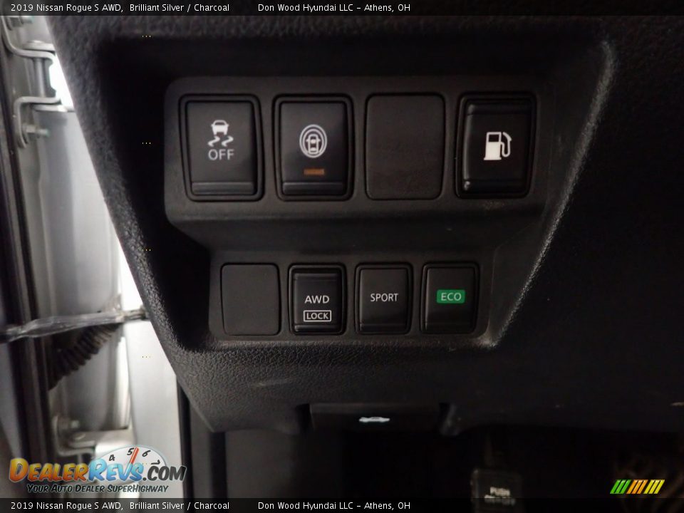 Controls of 2019 Nissan Rogue S AWD Photo #25