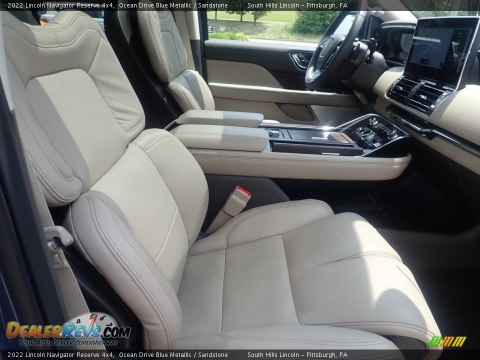 Front Seat of 2022 Lincoln Navigator Reserve 4x4 Photo #11