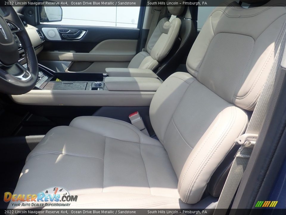 Front Seat of 2022 Lincoln Navigator Reserve 4x4 Photo #15