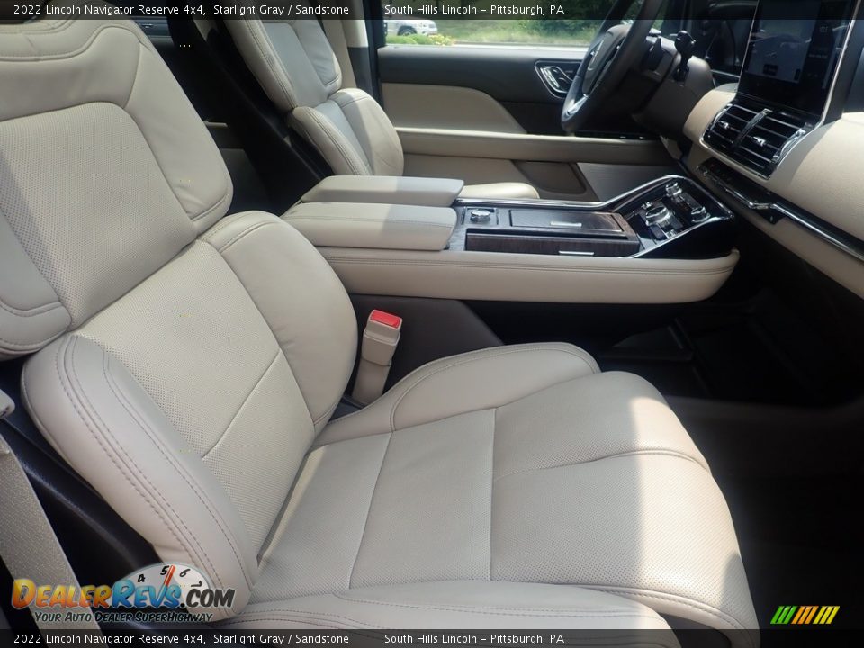 Front Seat of 2022 Lincoln Navigator Reserve 4x4 Photo #11