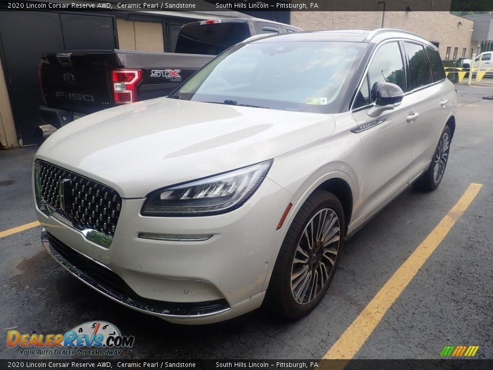 Front 3/4 View of 2020 Lincoln Corsair Reserve AWD Photo #1