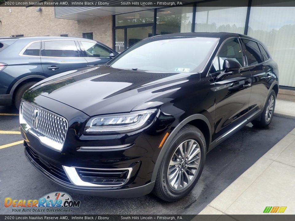 Front 3/4 View of 2020 Lincoln Nautilus Reserve AWD Photo #1